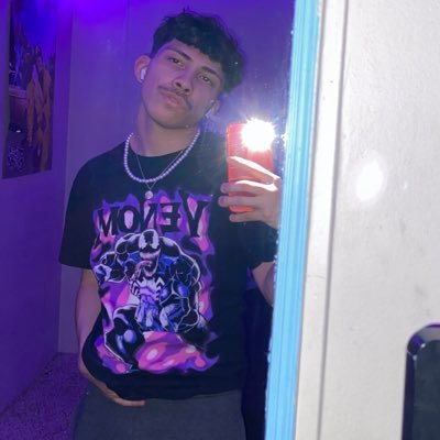 a man who loves attention kansas city💗 -bimyself🥱 ✨22