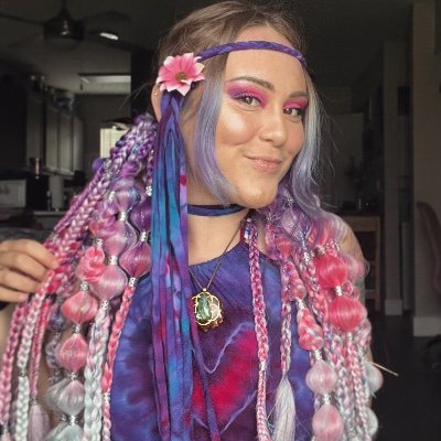 new acct | law student & avid raver ⚖️ | disco fairy braids 💜  | small biz | I make festival braids ✨