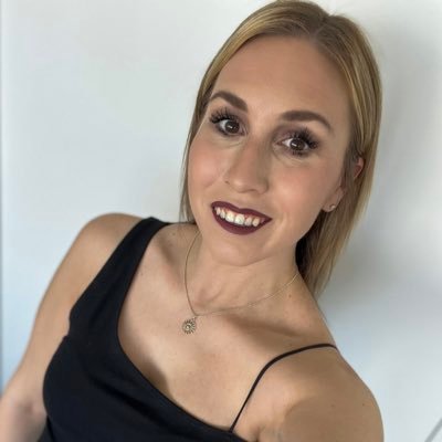 misskristendee's profile picture. Teacher of the Deaf 🤟🏻 Going where the wanderlust takes me✨Travel Agent 🐭 🏰