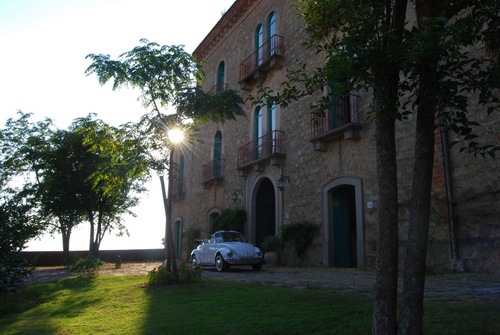 Tenuta il Pilaccio nel Cilento è un'antica dimora dove poter organizzare ogni tipo di evento. Scenografie ricche di fascino e storia in una natura incontaminata
