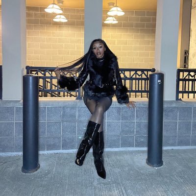 #TSU22 💙 Retired hooper 🏀 , God is within her , Melanin 😍🍫, follow my new account on ig @prettygirljb_