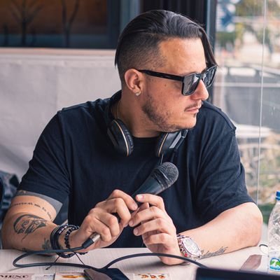 AlfredCastilloM's profile picture. Miembro fundador Los Malibu Brothers.   
Locutor, Animador, Guionista, Voice Over. Actor y director de Improvisación