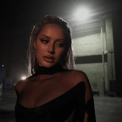 Die In Your Arms OUT NOW 🖤 https://t.co/B6Twc7gHAn I stan @moxieraia 🖤🎧