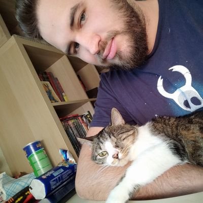 📚Escritor. Autor de Dawson Felpa (@edt_titanium).
🎲Máster de rol y diseñador de juegos de mesa.
🎬Guionista de One Shot Quest (webserie).
🐈‍⬛🐈Moody y Queen.