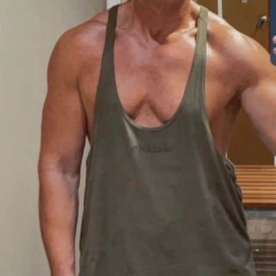 Masculine, fit, bi guy. https://t.co/RAfmQQlIji