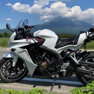 ＳＥのひよっこ。趣味はツーリングとドラムと漫画。バイクはCBR650F。ワインディング大好き。ドラムは初心者。元音ゲーマー