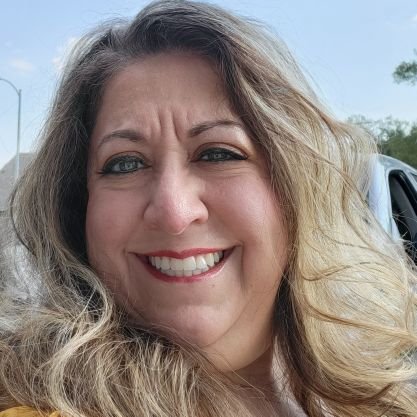 Love God | Wife. Mom to 3 beautiful kids | Sooo sarcastic, love to laugh | Always looking @ your teeth - get them cleaned! | Future teacher 🫶