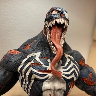 カナダ在住🇨🇦 マーベル・スターウォーズ・ピクサーが大好きです! ホットトイズやマーベル、スターウォーズグッズも大好きなので自己満ですが写真を上げていくので是非皆さんのフィギュア棚も見てみたいです! 後、VENOM推しが半端じゃないです!めちゃくちゃVENOMのツイートすると思いますが許してやってください!
