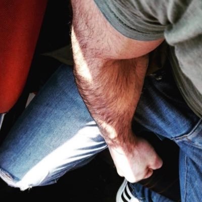Soy Activo algo dominante, me gustan 100% pasivas, depiladas y mamadoras