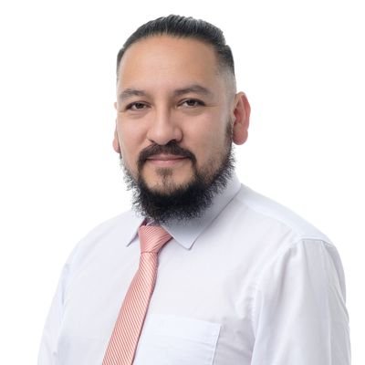 Riobambeño, Esposo de Tatiana, Padre de Matias y Mackenzie, soñador y emprendedor.