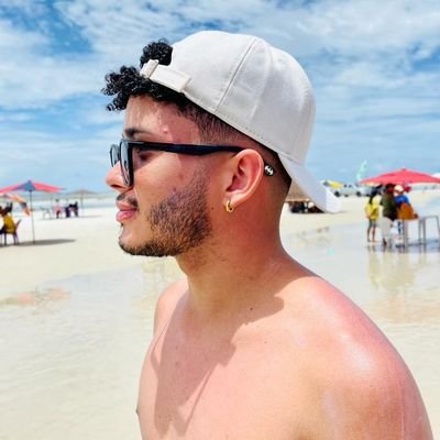 Prefiro meus defeitos sinceros do que a falsa perfeição.
