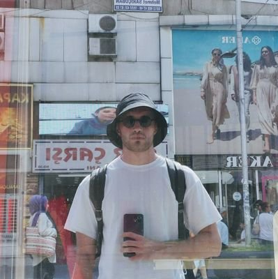 iyte31's profile picture. addicted to mirrors & u