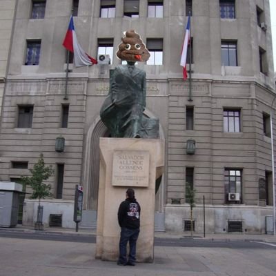 Todos los días se levanta un weon que la ultra izquierda se lo deja. Anticomunista Chileno y agradecido eterno de la guerra del pacífico. Aprendan la historia