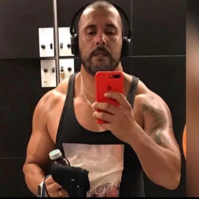 Agora sou LEANDRÃO Paz e Amor eu juro ! Perfil Fake será bloqueado na hora. #Paz Personal Trainer, educador físico, professor de natação, musculação e Pilates.