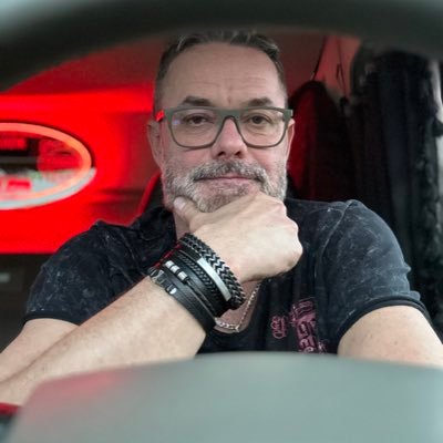 ArturRadzikowsk's profile picture. Były glina za kółkiem tira Rodzina, psy i trasa – to mój świat Szczerość ponad wszystko