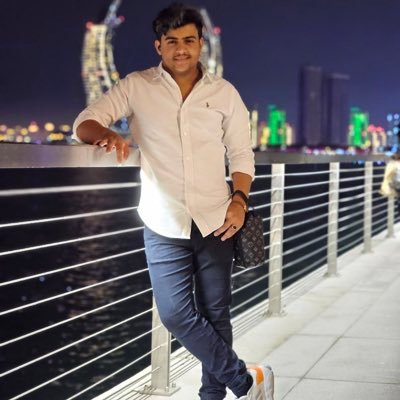 مدمن للغات البرمجة، أتعاطى أكوادها على أطباق الحوسبة، أقدم الحلول البرمجية لمن حولي، وأسعى لخلق نظام يخلدني به التاريخ أو ثقبا اسود يبعثرني بين عالم التكنلوجيا.