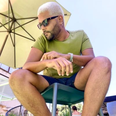 nexxxcau's profile picture. Sambista na empresa: cara da sociedade.