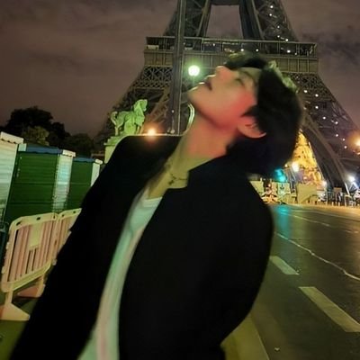 _axltk's profile picture. she/them