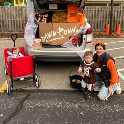 Fan of Cleveland Sports. Browns Season Ticket Holder. Buckeye Alum. Merchandising Manager. 2018 Tour of Beers Finisher. @BenAxelrod Wife. Sonny & Brookie’s mom.
