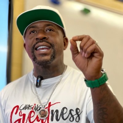 Greatnessjoed's profile picture. @the_cleaningcoach 
🧼Owner of Healthy Environment Solutions 
💪🏾Proud Husband & Father 
📚Best Selling Author (Amazon)
🎙Podcast Host