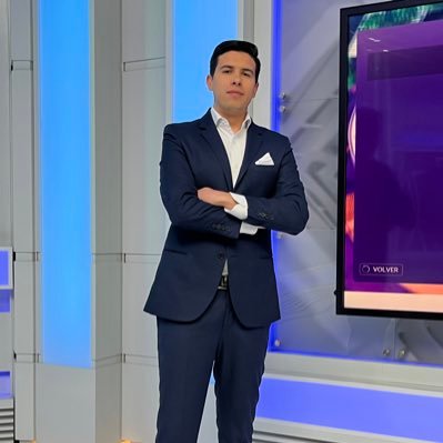 23. Comunicador social y periodista