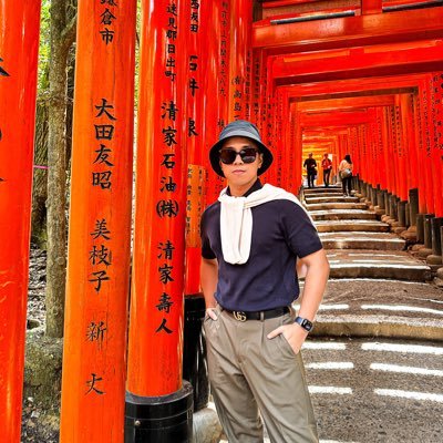 Likes to read blogs and magazines about travelling. Math geek/ traveler/ Minion-lover/ video creator/ bleeds Green
