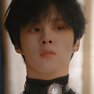 kwsaira's profile picture. young Nia but actually a hag in disguise