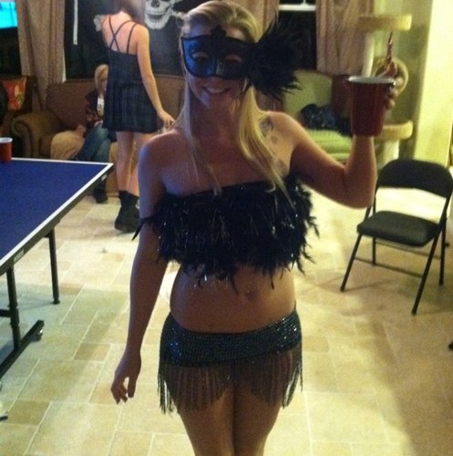 AlyVictoria57's profile picture. 