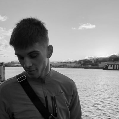 🫀 j’t’allume ta mère et trois minutes plus tard sur mes deux mains je pisse