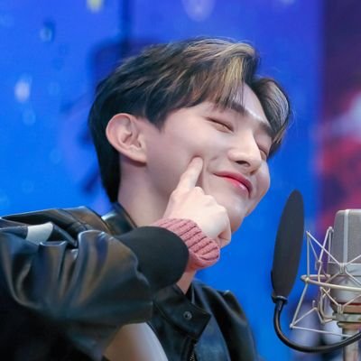 J__0v0_'s profile picture. 