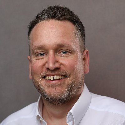 I build web things, experiment with AI, and spend a lot of time looking at maps.