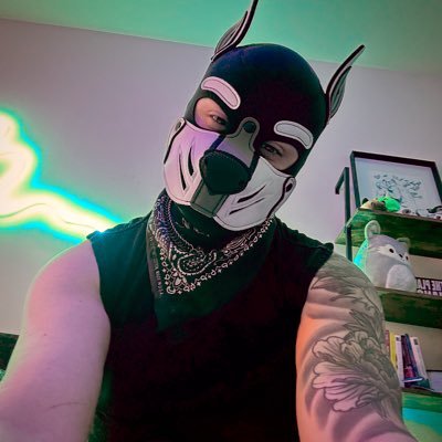 🔞The punk monoCHROME pup. Open/Poly/Married. Loves cuddles. Good Boy. Spooky boys club. Loves adventures, hates rude people.