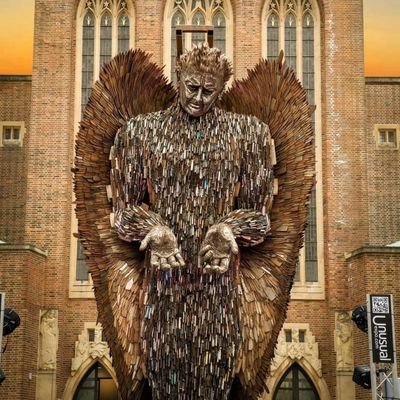 creator and designer of the #spoongorilla   the #knifeangel.

#art #artiste #sculpture #painting