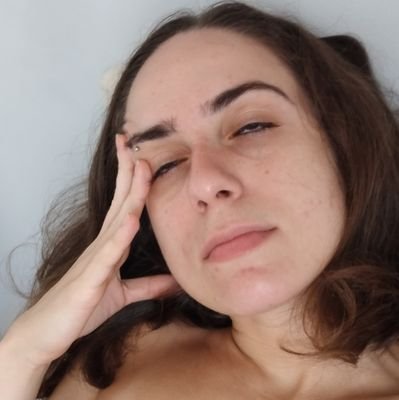 kapires_'s profile picture. Eu uso o Twitter diariamente há mais de uma década. Não existe uma curiosidade sobre minha vida q eu já não tenha divulgado aqui desnecessariamente.