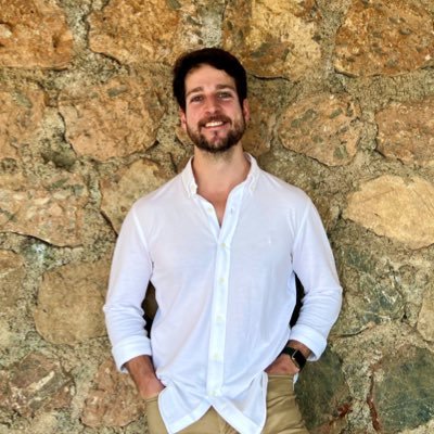 Médico y residente de psiquiatría. De vocación, saltimbanqui. Comprometido con y el pleno bienestar de las personas. Hablo de salud mental. En @asociacionMIRe.