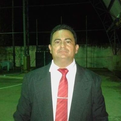 Sou professor e Especialista em Educação