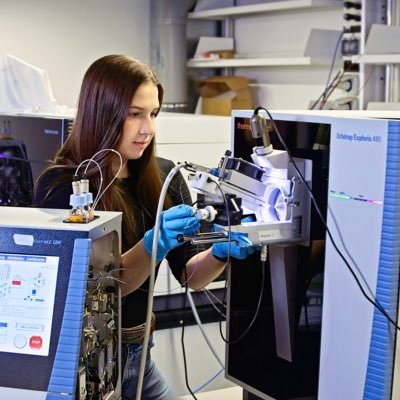 Assistant Director, Chemoproteomics @ Nucleus, Sarafan ChEM-H, Stanford University | @univienna, @ETH_en and @UniUtrecht alumna | 🇦🇹➡️🇨🇭➡️🇳🇱➡️🇺🇸