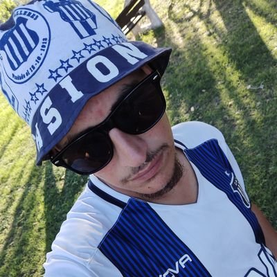 Playero de estación de servicio Dapsa
fanático de talleres de Córdoba hasta la muerte
comprometido con talleres de Córdoba y nadie más