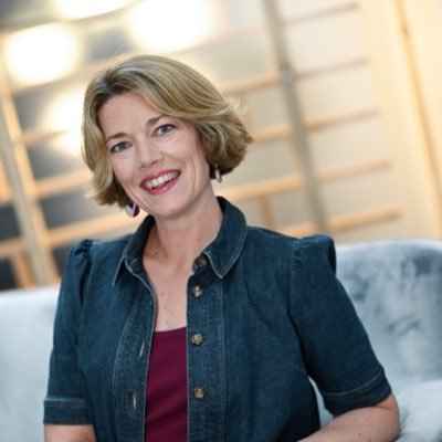 Journaliste politique @LCP, chargée de suivre la majorité, de garder un oeil sur la droite Ex@France3tv @France2tv Tweet aussi littérature ici @Litteraturefran