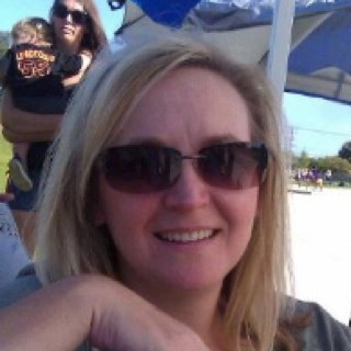 Yazlow's profile picture. 