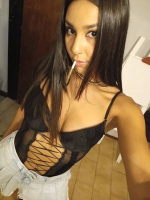 Con el sol en piscis soy una gatita tierna y dulce, con el ascendente en escorpio soy tu peor pesadilla... o tu mejor fantasía ah.