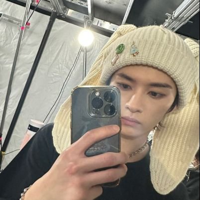 isa_clwn's profile picture. amo a skz y a los gatos ♡