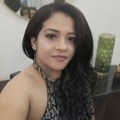 productora, amante de la literatura y el arte en general, apasionada y entregada, trabajadora, servicial, y sobre todo y primordialmente enamorada de mi familia