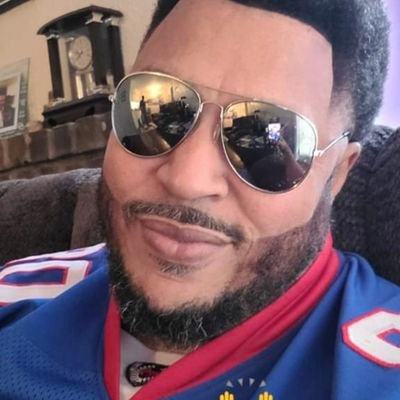 jamlew2617's profile picture. God, Family & Sports