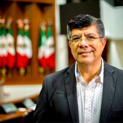 Soy un político de izquierda, militante del PSUM-PMS-PRD (1983-2016), Morena (desde 2017). Dr. en Estudios Sociales. Padre de familia y buen amigo.