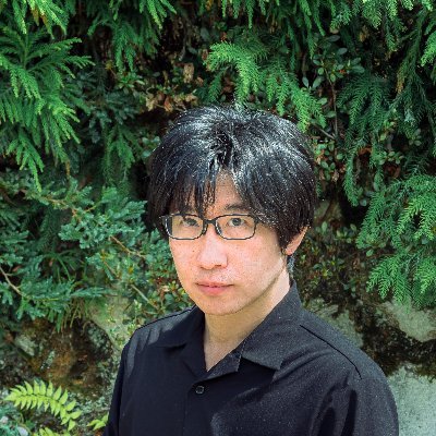 1968年、京都市左京区に生まれる。京都先端科学大学卒業。京都に内在する多彩な情景や四季の移ろい、歴史文化や意匠を見つめ続け、神社仏閣や庭園・自然風景を中心とした作品を発表している。『京都の意匠・紅葉』『京都の意匠・窓』『京都桜夢紀行』『京都紅葉旅』など著書多数。水野克比古フォトスペース「町家写真館」副館長。