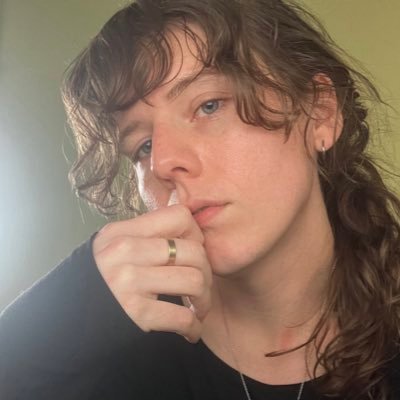 nocturnal astrologer • mutable capricorn • multilingual transsexual 🪬 she/ella/هي/היא 🌹