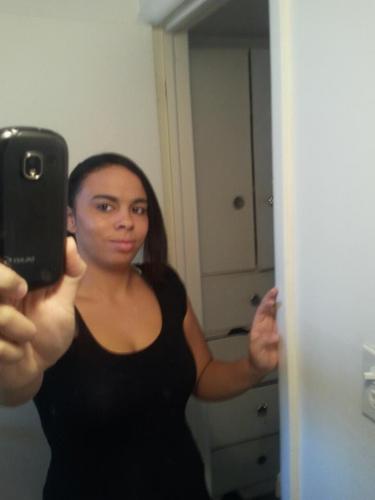 im looking for a sweet guy dosnt matter if they are broke or rich im happy with wat ever im a great person and happy and sweet