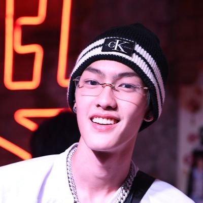 เธอก็เหมือนอากาศ...{^_^}
รู้ว่ามีอยู่แต่มองไม่เห็น..
(ติดอยู่ในสูญญากาศ)