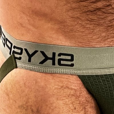 🇩🇪 chill & hairy otter • bulges & briefs • mid30ies • nice bulge • underwear for sale - ask!